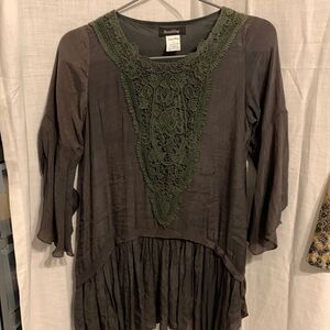 Sassybling size small BoHo olive green w/Embroidery detail & ruffle bottom